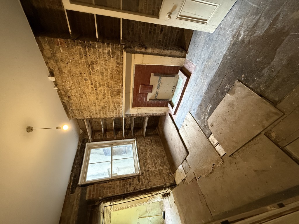Lot: 44 - MIXED RESIDENTIAL AND COMMERCIAL BUILDING WITH POTENTIAL - Additional basement room with window, shelving and disused fireplace